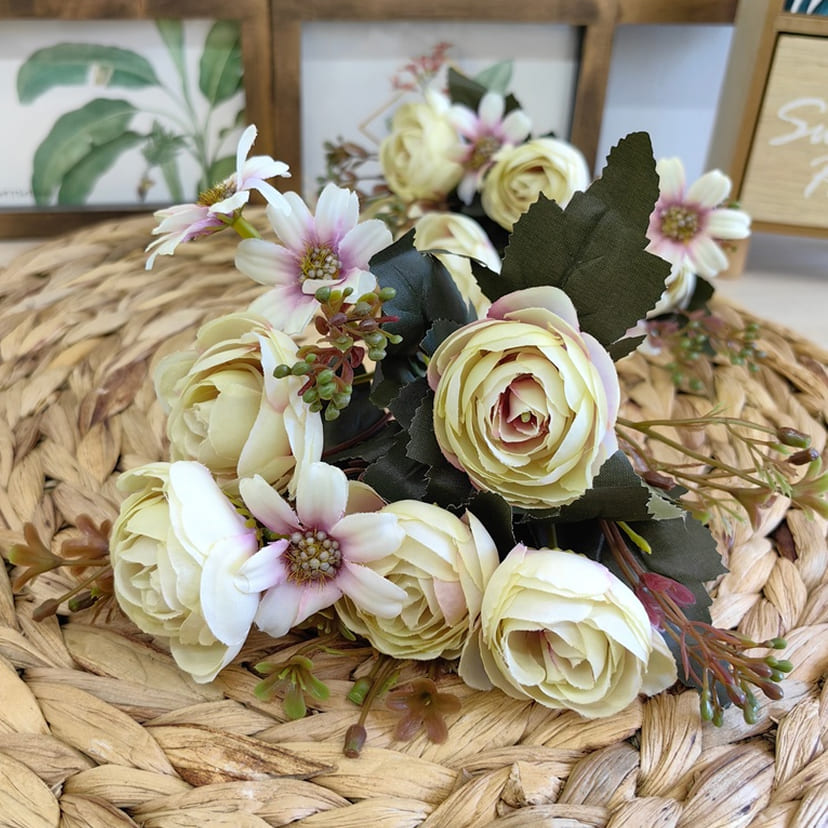 Искусственные цветы в Волжском | Цветы искусственные «Камелии с мелкоцветом», сиренево-молочные, букет