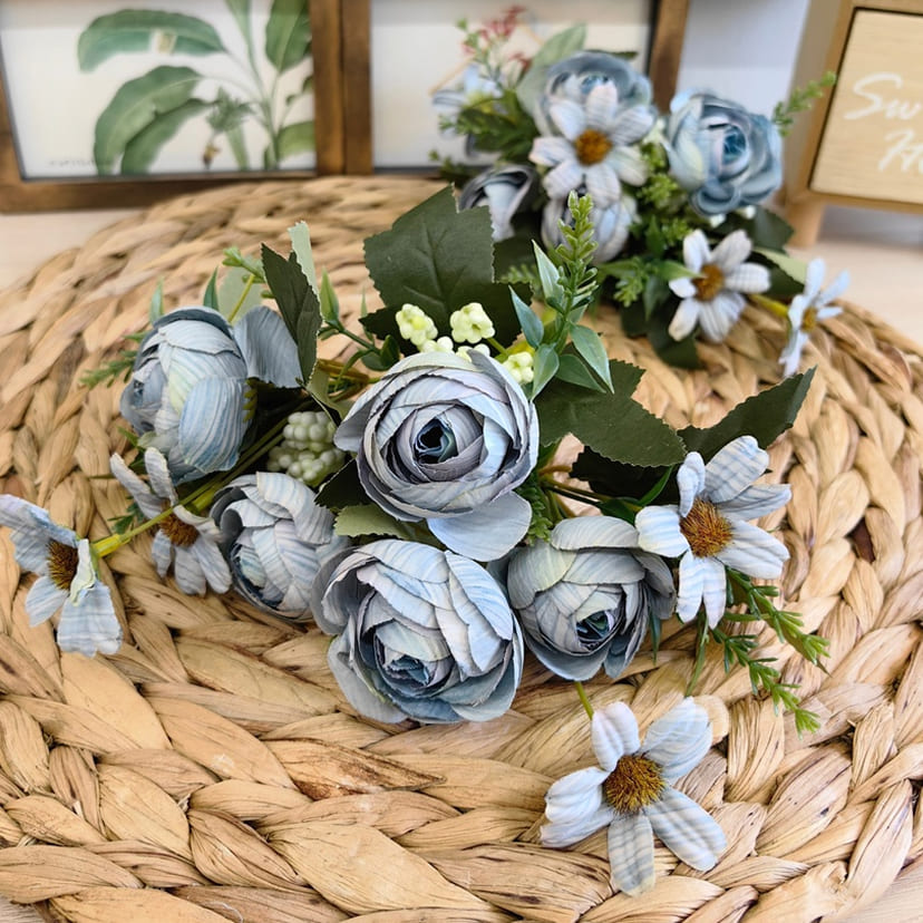 Искусственные цветы в Волжском | Цветы искусственные «Камелии с мелкоцветом», голубые, букет